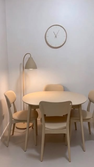 ساعت دیواری لبه گرد با اعداد ظریف مینیمال ۶۰ سانت