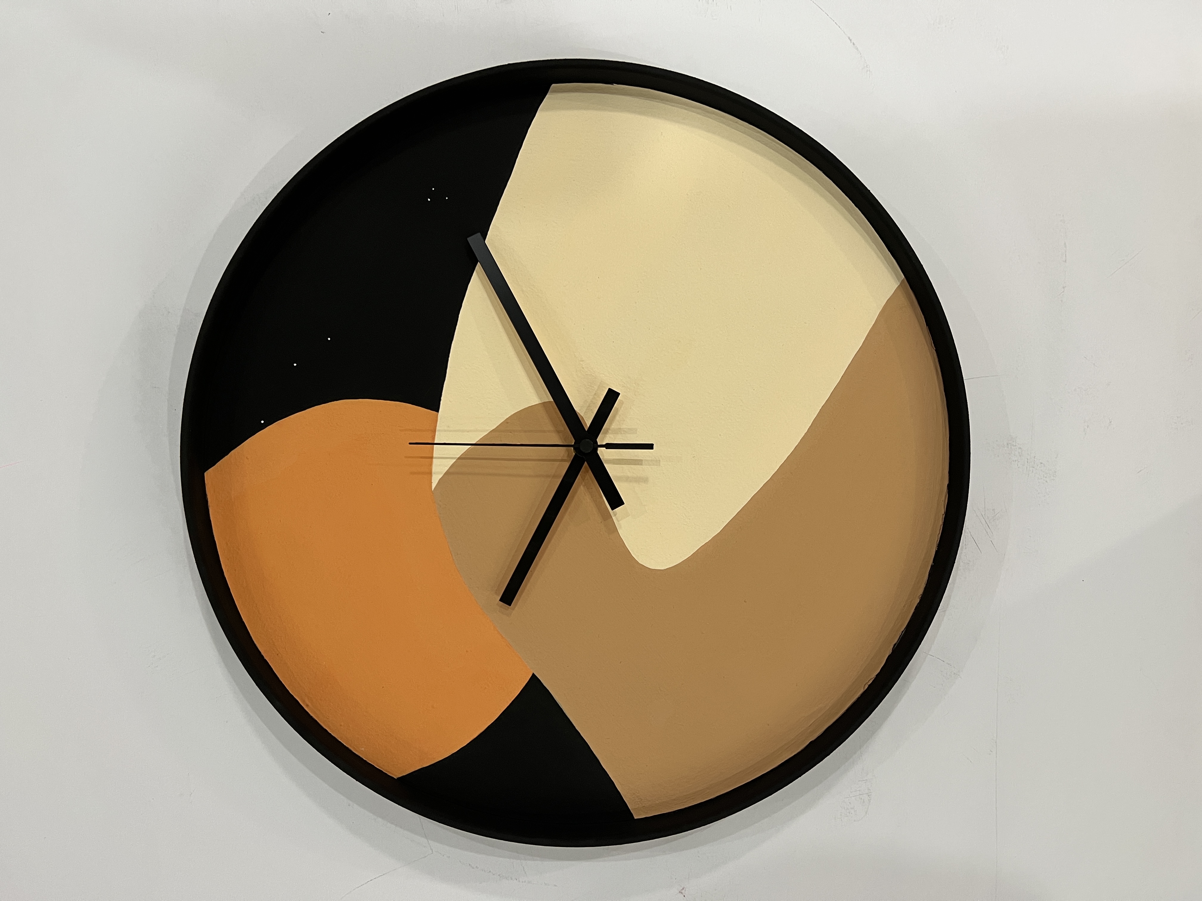 ساعت دیواری گرد نقاشی شده | بدون اعداد  | جنس MDF با قابلیت انتخاب رنگ | موتور آرام‌گرد تایوانی ۴۰ سانت