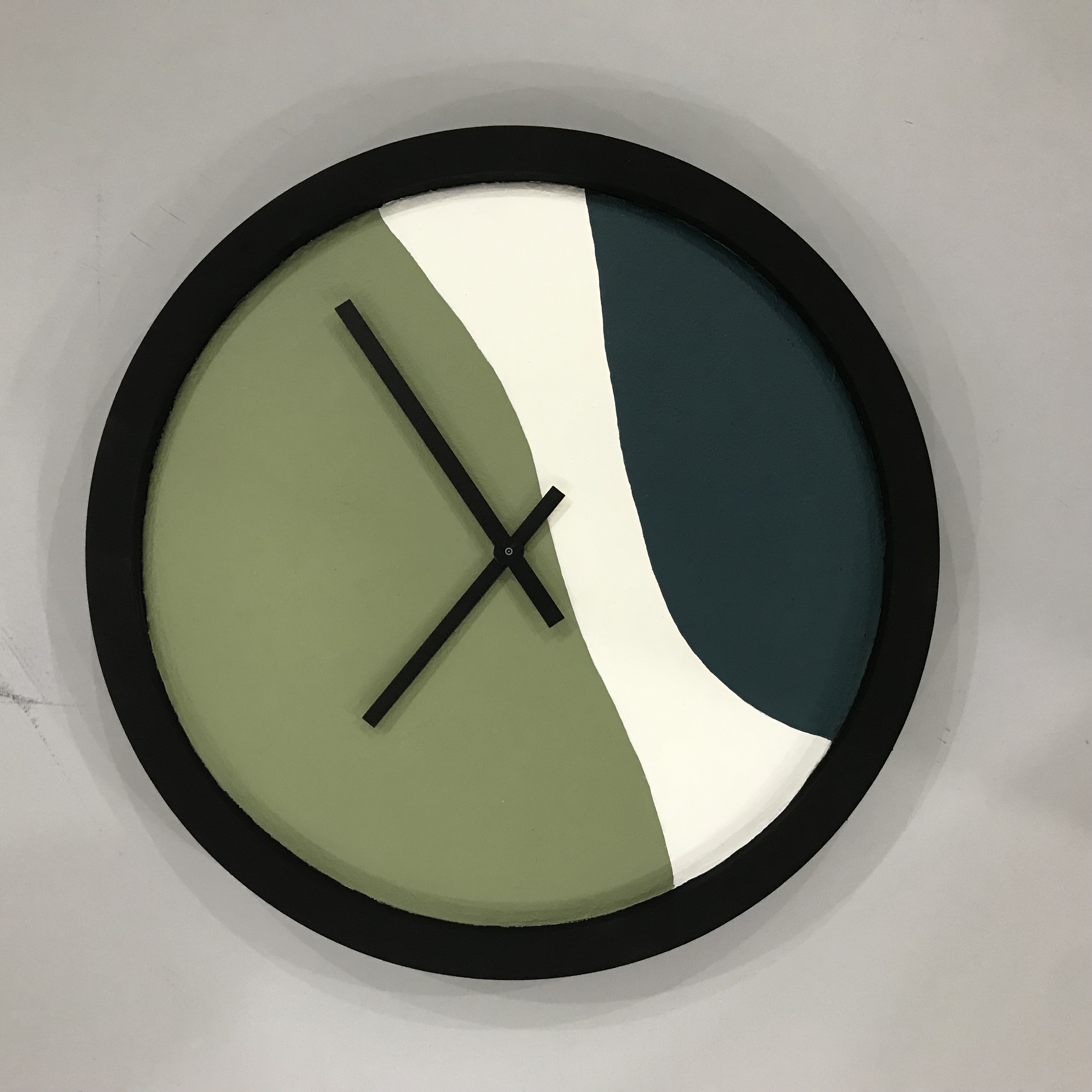 ساعت دیواری گرد نقاشی شده | بدون اعداد  | جنس MDF با قابلیت انتخاب رنگ | موتور آرام‌گرد تایوانی ۴۰ سانت